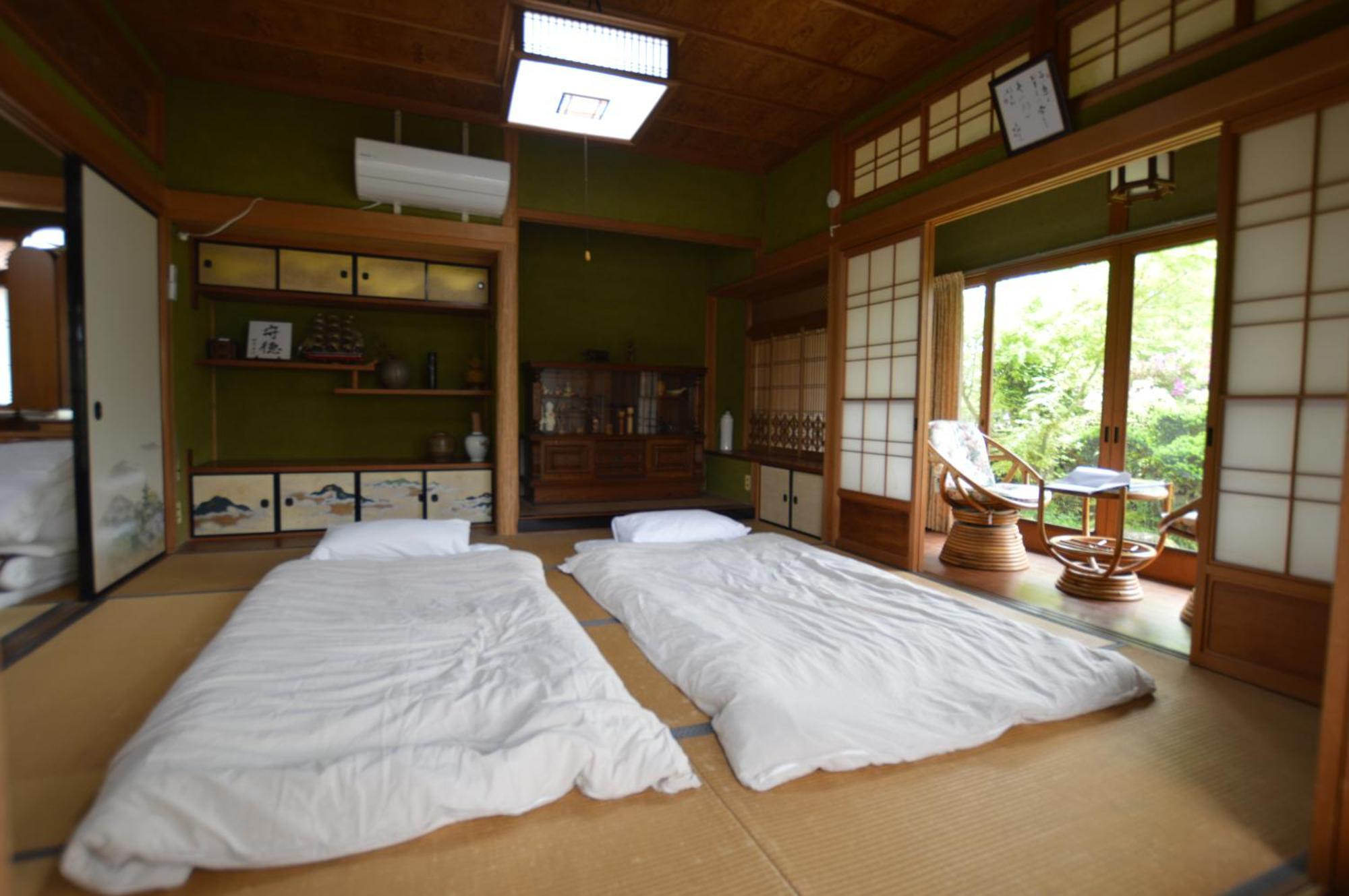 Guest House Ilonggo Tsu Eksteriør bilde