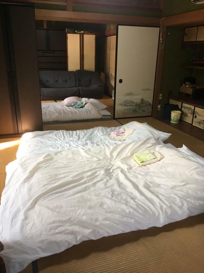 Guest House Ilonggo Tsu Eksteriør bilde